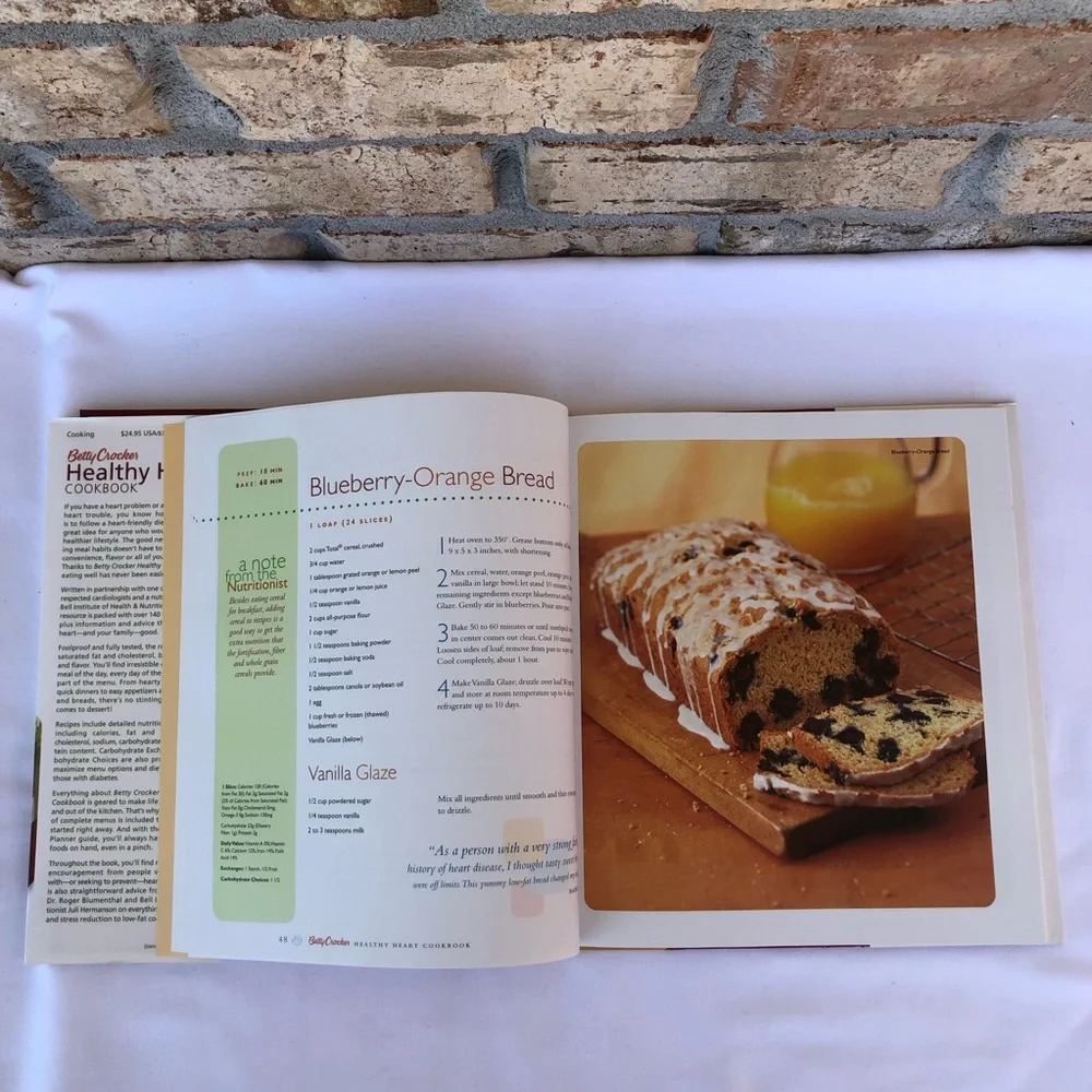 Vintage 2005 Betty Crocker Heart Healthy Cookbook Hard‎ Cover Book